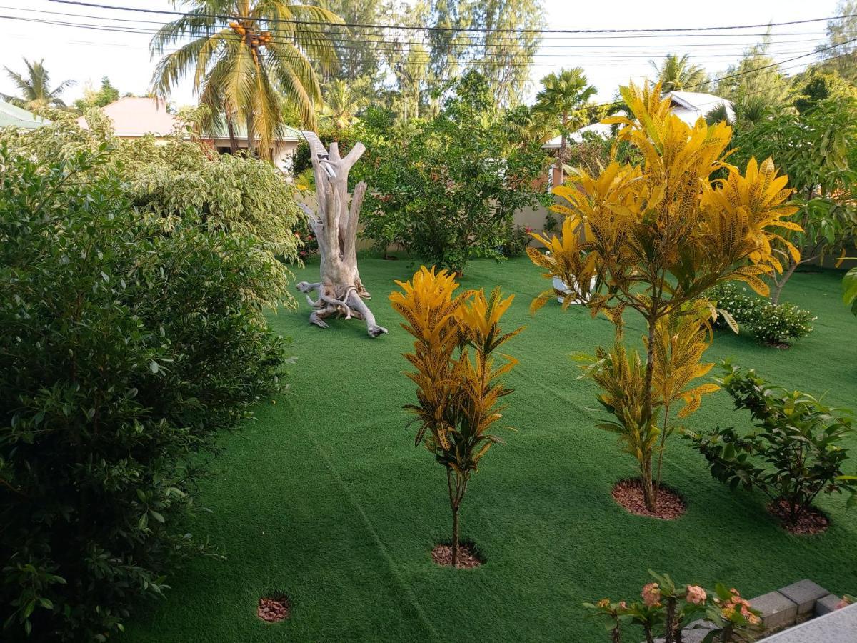 Leo'S Petit Villa Annex Praslin Bagian luar foto