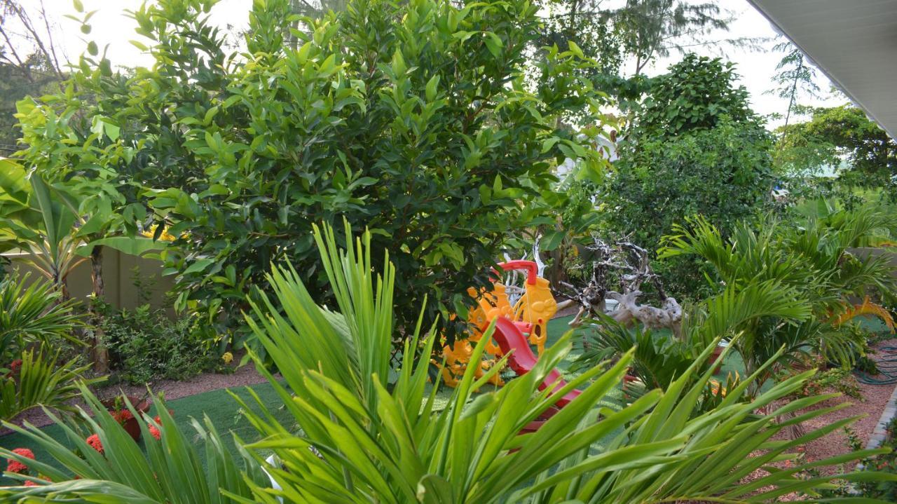 Leo'S Petit Villa Annex Praslin Bagian luar foto