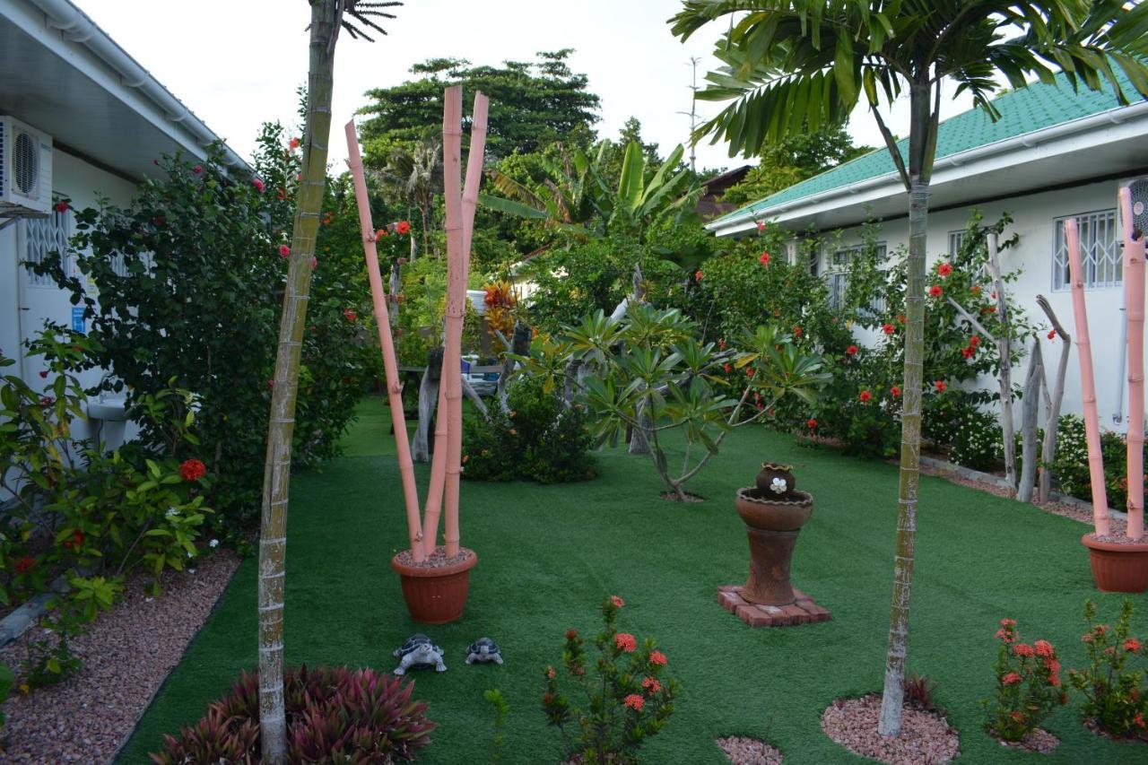 Leo'S Petit Villa Annex Praslin Bagian luar foto